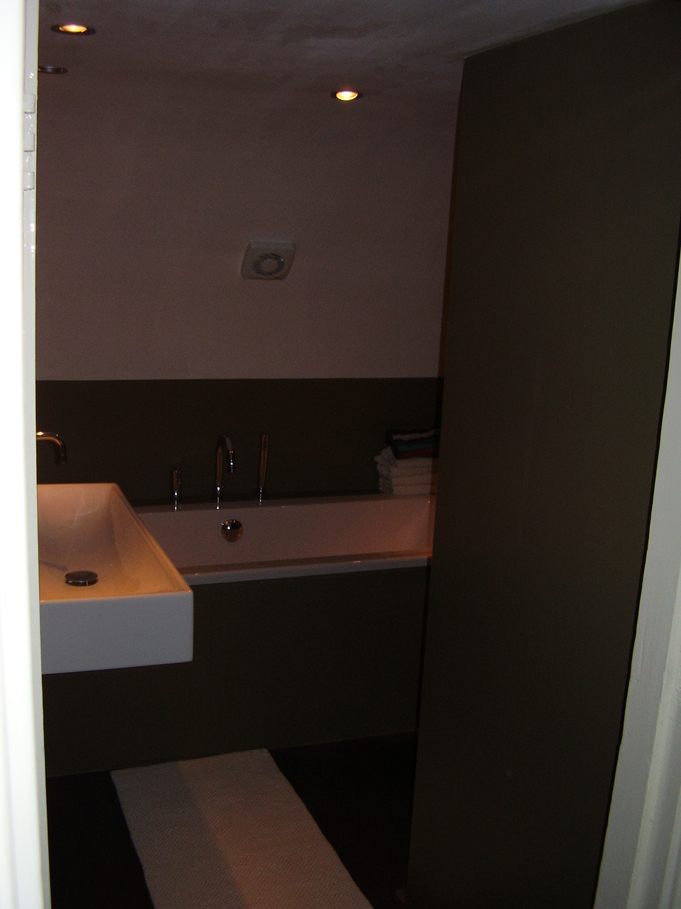 Badkamer in werfkelder aan de leidsekade